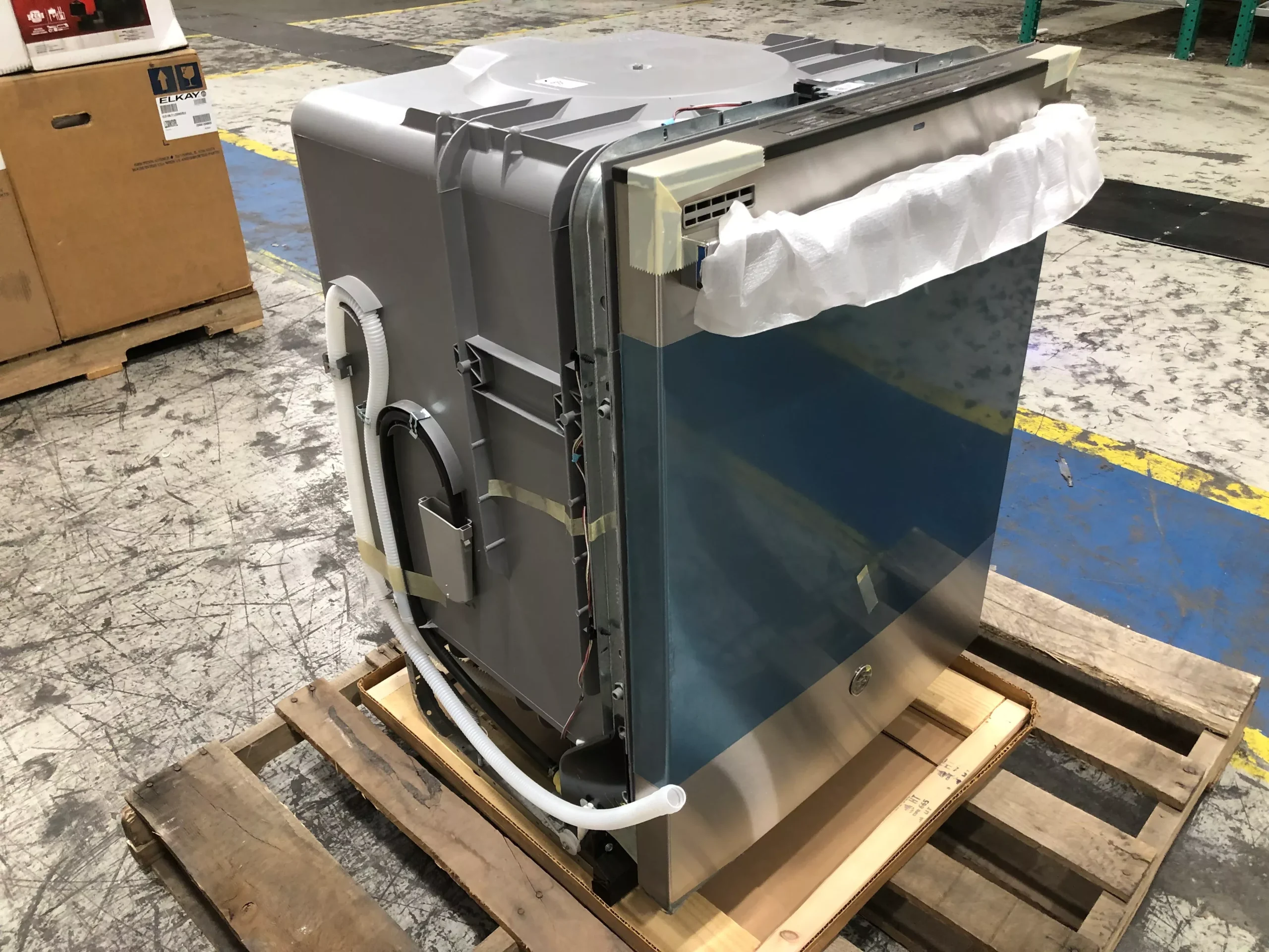 24" Fully Integrated Dishwasher with 16 Place Setting Capacity 120V 60