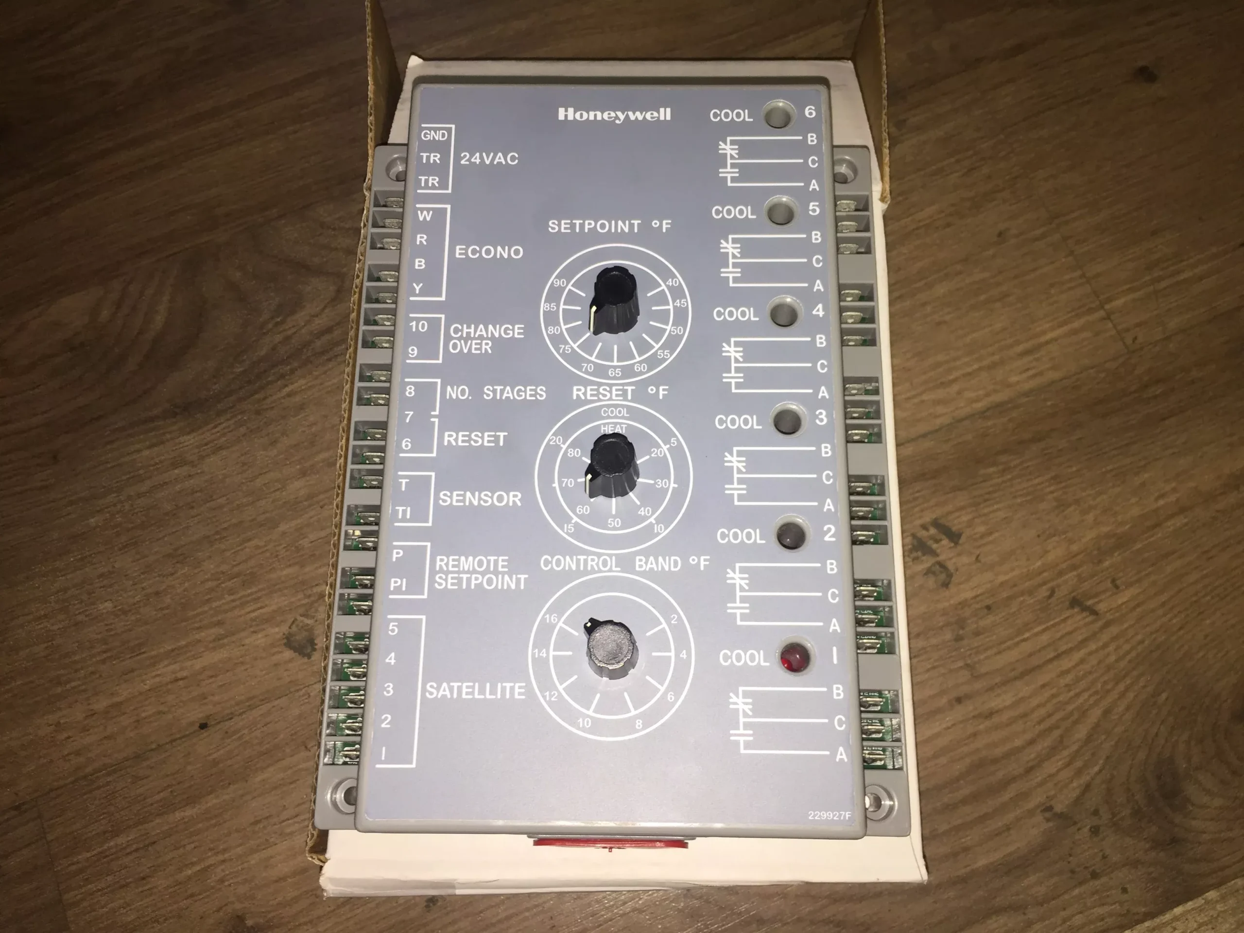 4 Stage Variable Air Volume Air Discharge Controller 24VAC 40-90 Degre